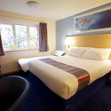 Travelodge Харлоу Екстериор снимка