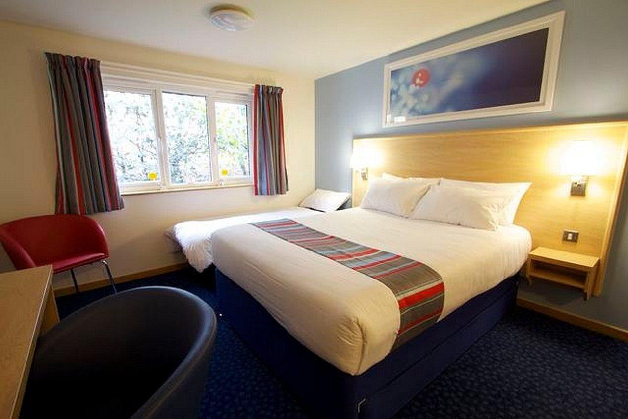 Travelodge Харлоу Екстериор снимка