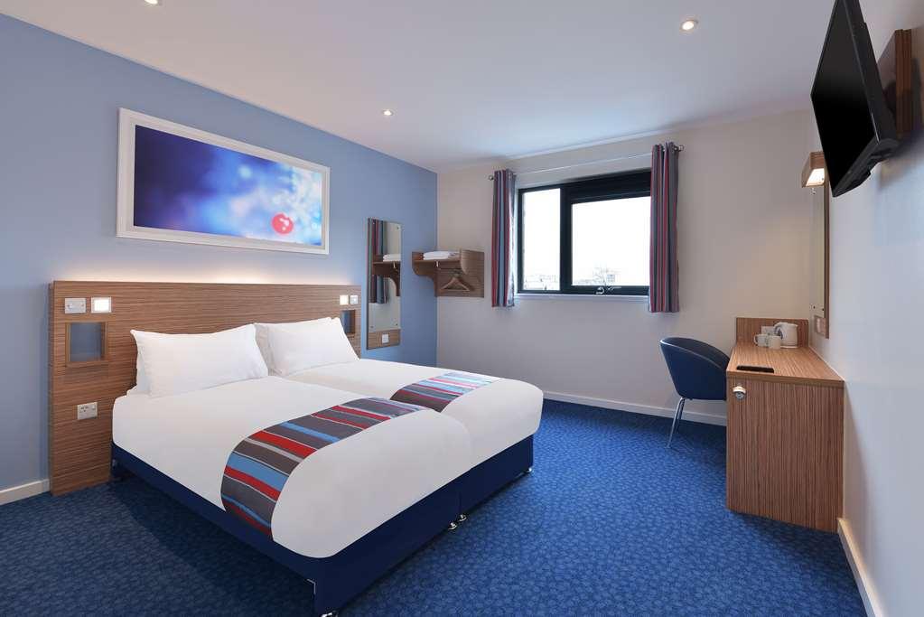 Travelodge Харлоу Стая снимка