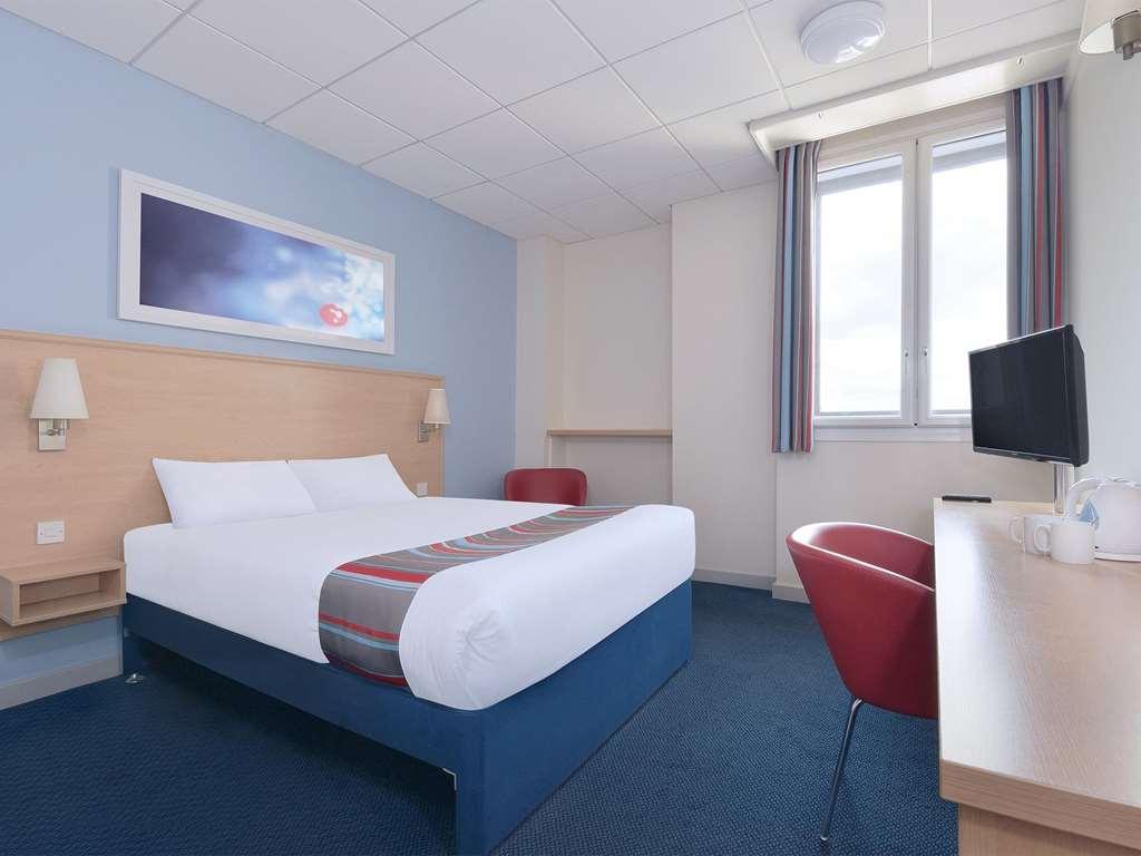 Travelodge Харлоу Стая снимка