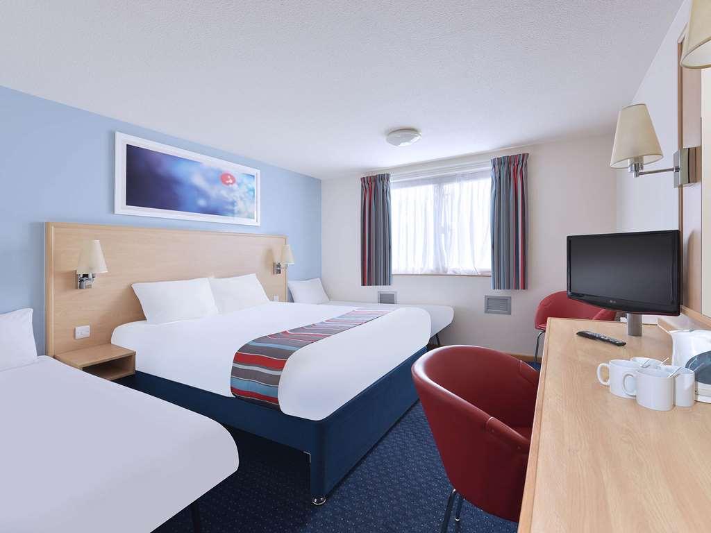 Travelodge Харлоу Стая снимка