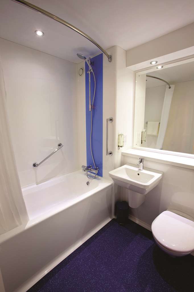 Travelodge Харлоу Стая снимка