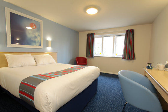 Travelodge Харлоу Стая снимка