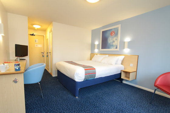 Travelodge Харлоу Стая снимка